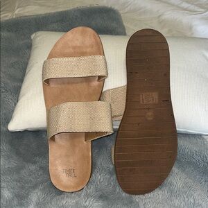 Time and Tru Women's Beige Slide Sandals